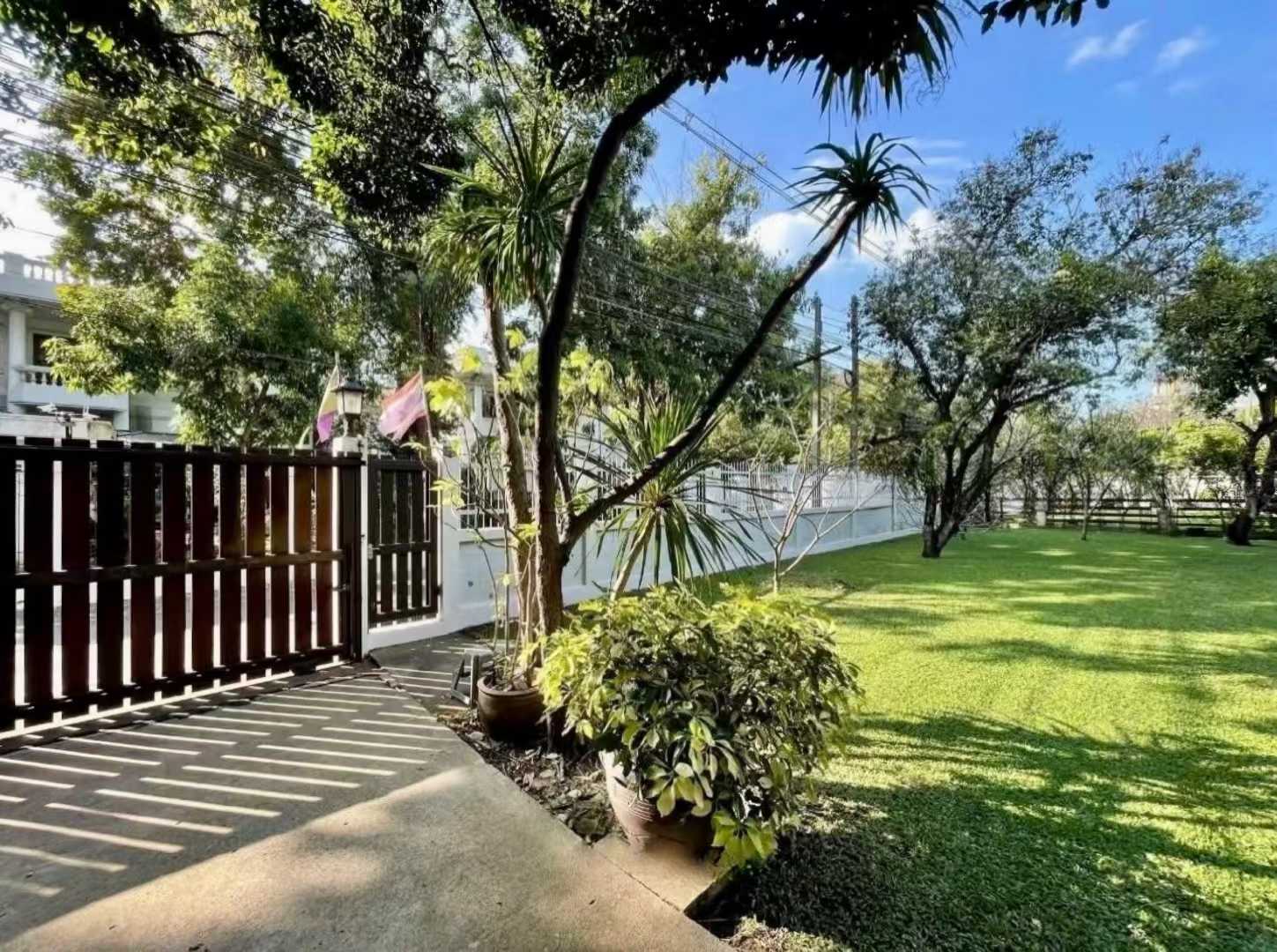 泰国曼谷拉抛高档独栋别墅，3卧3卫，售价¥18000000，近MRT地铁站