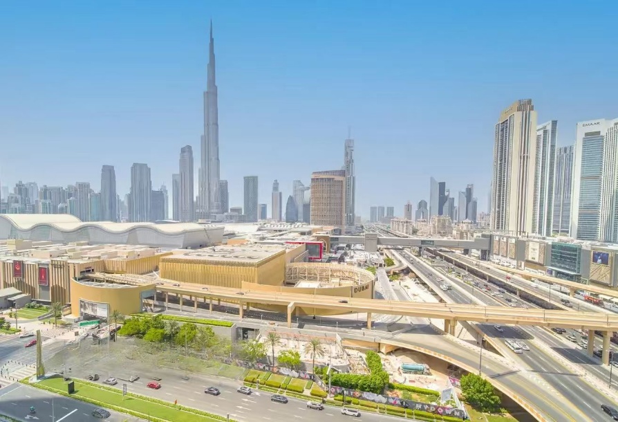 Vida Dubai Mall Tower 2 Three-Bedroom Luxury Apartment in Downtown Dubai, UAE, 7.5 Million Dirhams