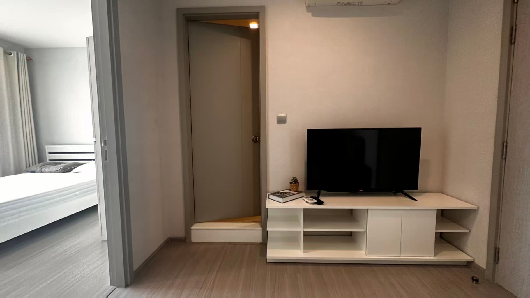 泰国曼谷素坤逸｜Life Sukhumvit 62 公寓｜1卧带租约出售 400万泰铢