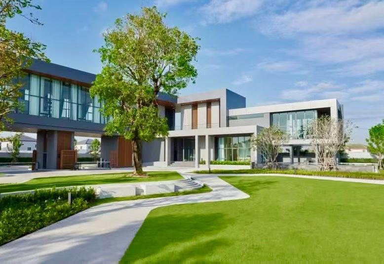 Rent Detached House in Bangna, Bangkok, Thailand | 4BR 5BA | 100,000 THB/month