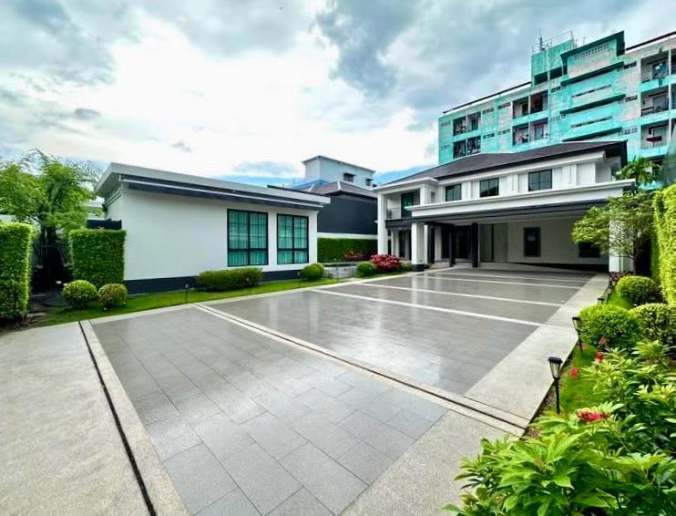 Bearing, Bangkok, Thailand Detached Villa | 5 Bedrooms 5 Bathrooms | Monthly Rent 280,000 THB