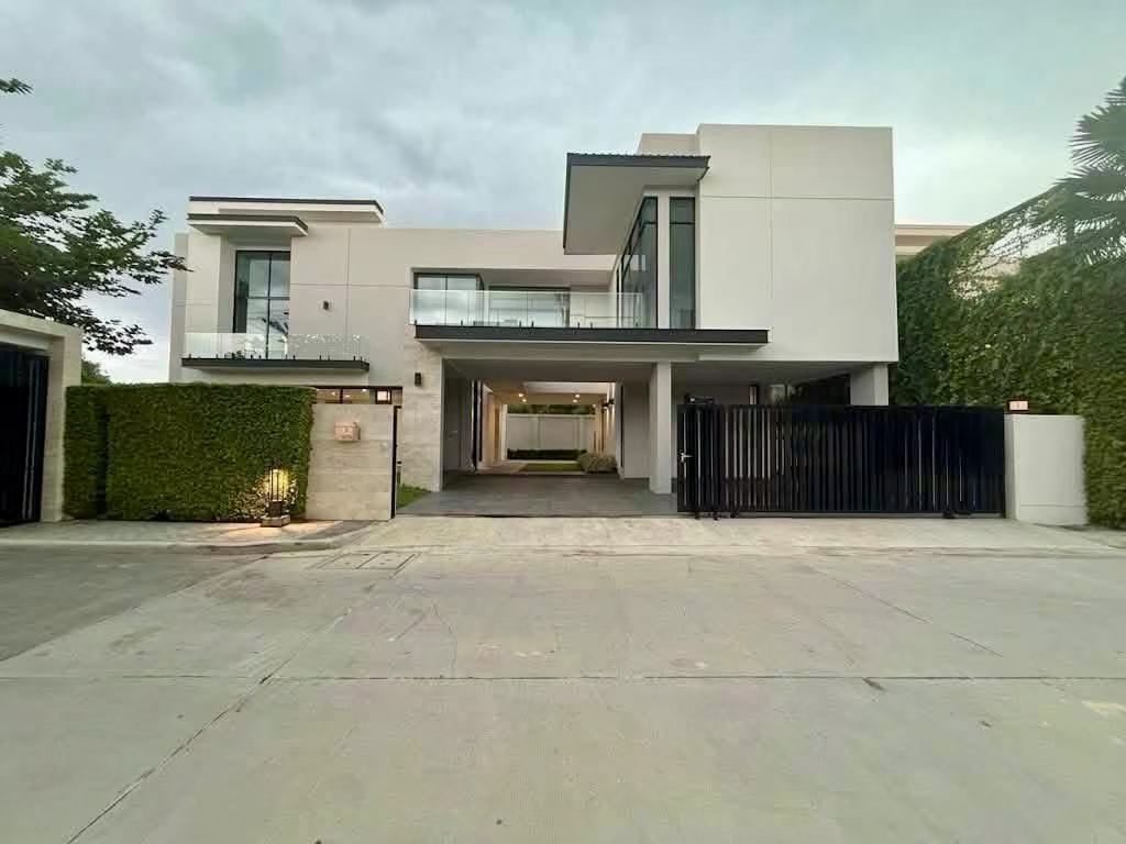 Detached Villa in Ramintra, Bangkok, Thailand | 5 Bedrooms 5 Bathrooms | Monthly Rent 250,000 THB
