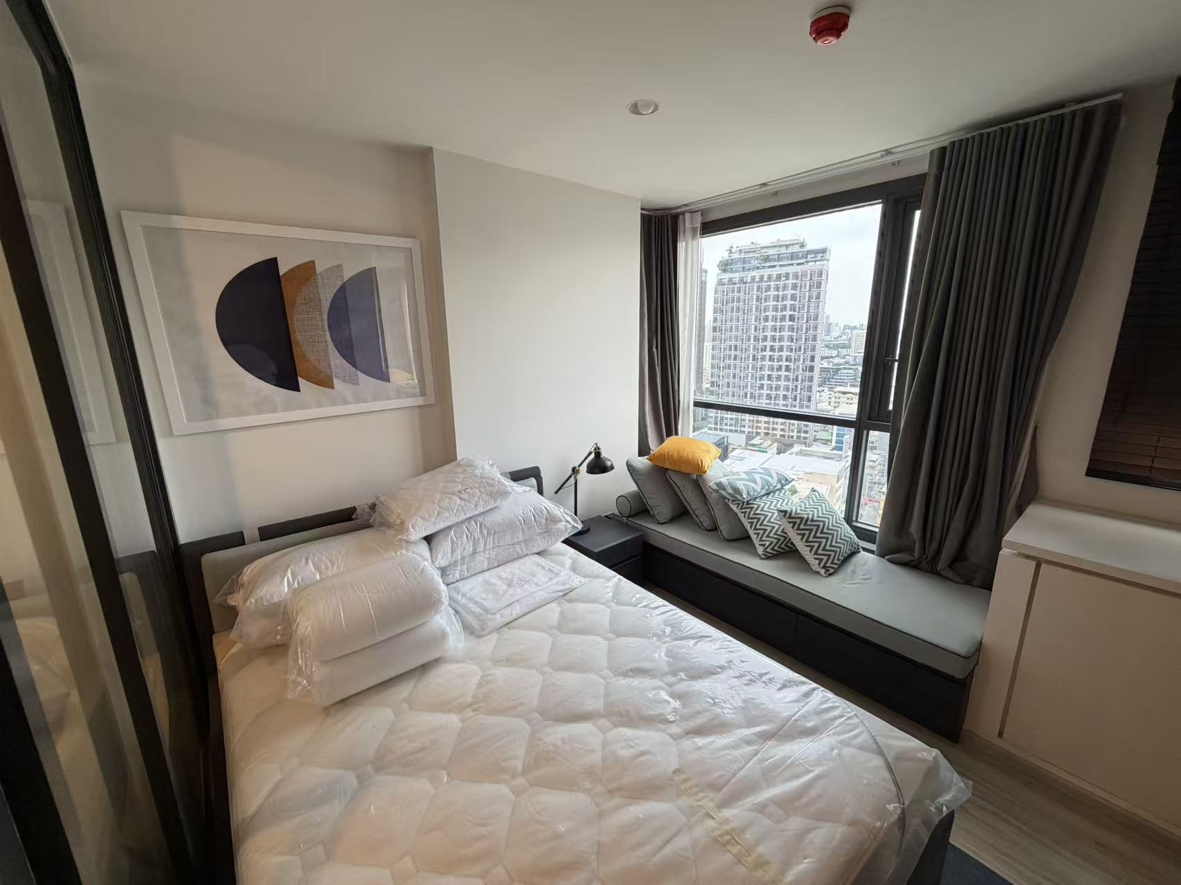 XT Huaikwang Condo in Bangkok, Thailand | 1 Bedroom 1 Living Room | Monthly Rent 16,000 THB Near MRT Huai Khwang Station
