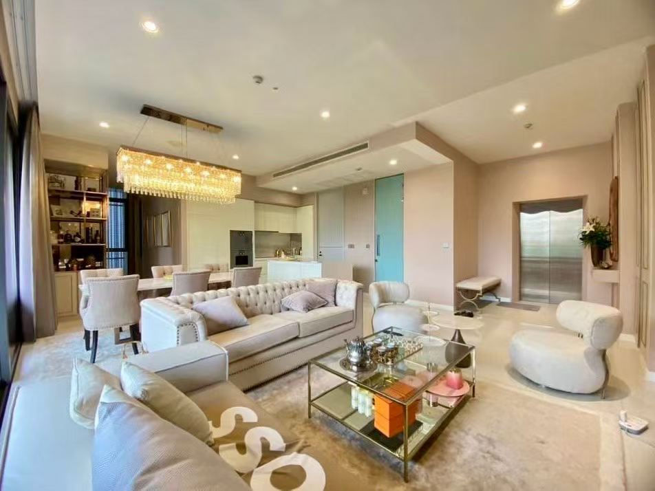 Bangkok, Thailand Sukhumvit Soi 39 Condo | 2 Bedrooms 3 Bathrooms | Monthly Rent 150,000 THB Near BTS