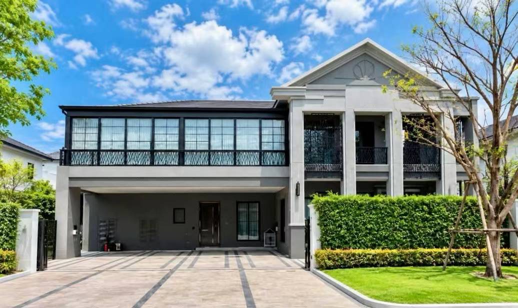 Detached Villa in Bangkok Metropolitan Area, Thailand | 5 Bedrooms 6 Bathrooms | Monthly Rent 200,000 THB with Garden and Parking